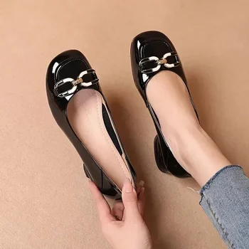 Женская модная легкая обувь с круглым носком из черной лакированной кожи, весенние туфли без застежки на квадратном каблуке, женские Классические бежевые туфли-лодочки на каблуке E107b