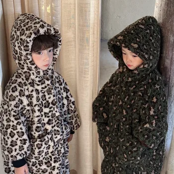Классическая Модная Новая Осенне-зимняя одежда 2023 года для мальчиков Плюс бархатное леопардовое пальто с капюшоном в стиле ретро для мальчиков и девочек