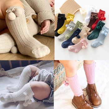 Новые осенне-зимние хлопчатобумажные носки для малышей и девочек до колена, Мягкие детские длинные носки с шариками, Детские носки на Рождество